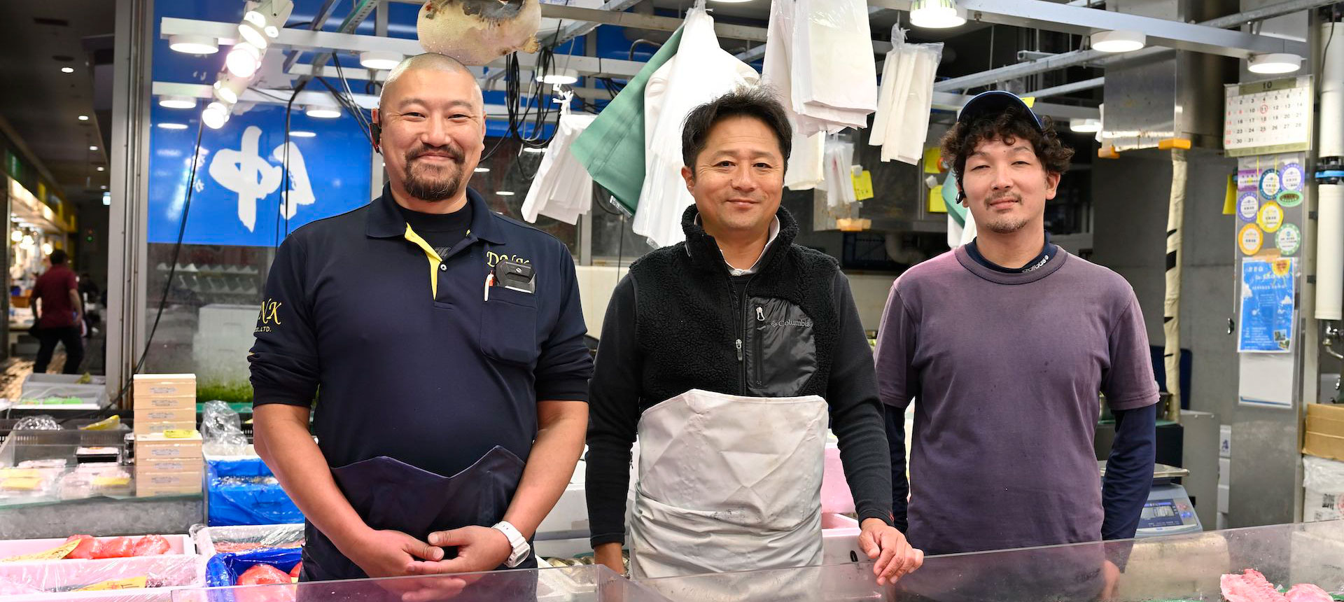 活魚部門・貝類部門・近海物部門・河豚（ふぐ）部門それぞれに専任担当を設けて目利きとより深い知識をご提供